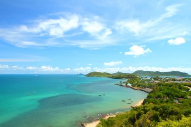 Ufuk Samaesan Tayland at içinde mavi deniz manzarası