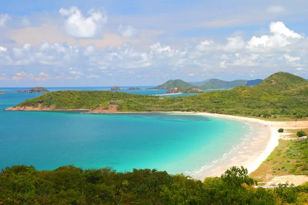 Ufuk Samaesan Tayland at içinde mavi deniz manzarası — Stok fotoğraf