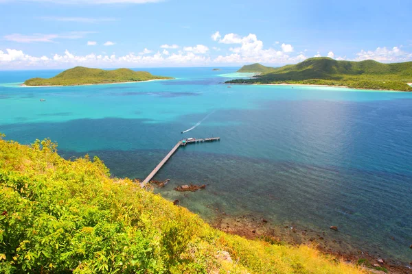 Piękny niebieski seascape w Khao Ma Cho Pier Samaesan wyspa Chon — Zdjęcie stockowe