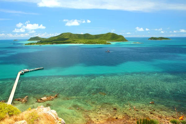 Blaue Meereslandschaft am khao ma cho pier samaesan island chonburi at th — Stockfoto