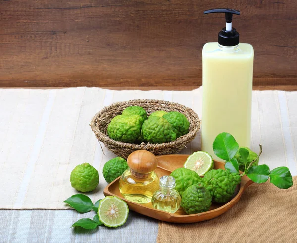 Bergamotto con spa aromatica di bottiglie olio essenziale — Foto Stock