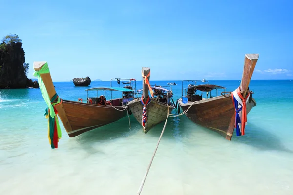 コ香港島、タイのアンダマン海でロングテール ボート — ストック写真