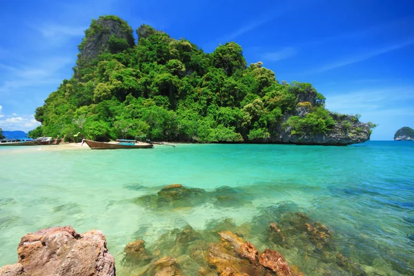 Uzun kuyruk tekne Andaman Denizi Tayland at — Stok fotoğraf