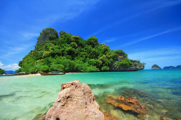 Uzun kuyruk tekne Andaman Denizi Tayland at — Stok fotoğraf