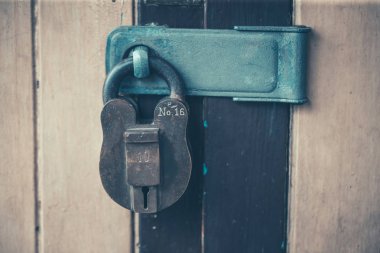 Kapının arkasında yasak bölge gemi.