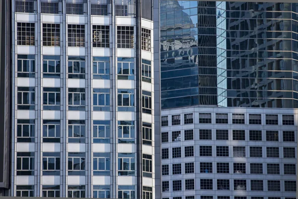 Modern architecture close up with mirror window reflection. Bang — Stock Photo, Image