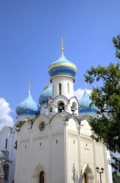 Igreja da Descida do Espírito Santo. Santíssima Trindade São Sérgio Lavra. Sergiev Posad, Rússia . — Fotografia de Stock