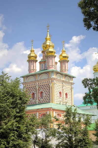 Brána, kostel sv. Jana Křtitele. Nejsvětější Trojice St. Sergius Lavra. Sergiev Posad, Rusko. — Stock fotografie