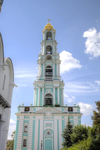 Κωδωνοστάσιο. Τριάδος Λαύρα του Αγίου Σεργίου. Επισημάνσεις της Ρωσίας οπτική γωνία σας.. — Φωτογραφία Αρχείου