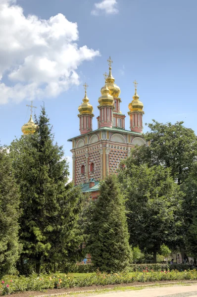 Gate Church of St. John the Baptist. Holy Trinity St. Sergius Lavra. Sergiev Posad, Russia. — Stock Photo, Image