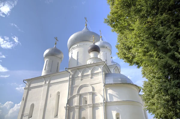 Cathedral of Martyr Nikita and chapel "Stolp (Pillar)". Nikitsky Monastery. Pereslavl, Russia. — Stock Photo, Image