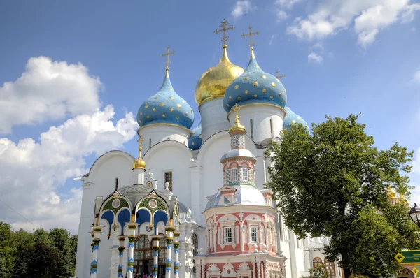 Catedral da Assunção da Santíssima Virgem Maria. Santíssima Trindade São Sérgio Lavra. Sergiev Posad, Rússia . — Fotografia de Stock