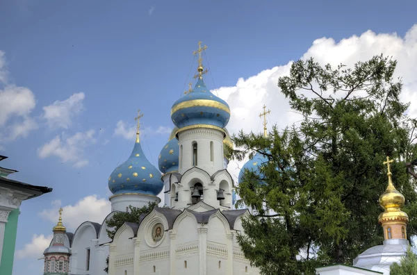 教会的圣神的后裔。神圣的三位一体圣士修道院。谢尔盖夫，俄罗斯. — 图库照片