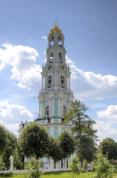 Campanile. Trinità Lavra di San Sergio. Sergiyev Posad, Russia . — Foto Stock