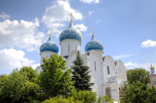 축복 받은 성모 마리아의가 정의 대성당. 삼 위 일체 성 세르지오 Lavra Sergiev Posad, 러시아. — 스톡 사진