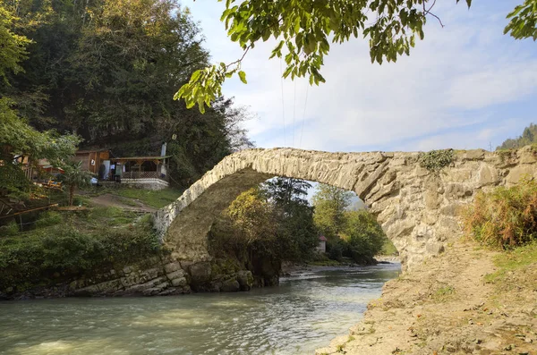 Pont voûté de la reine Tamara. Adjara, Géorgie . — Photo