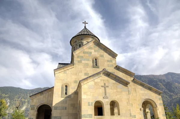 Kathedrale im Dorf Hulo. adjara. Georgien. — Stockfoto