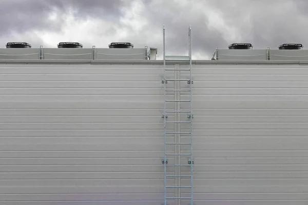 The reverse wall of a shopping center with a ventilation shaft a