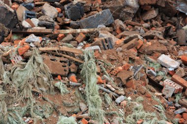 Tuğla ve Beton İnşaat enkaz yığını kırık.