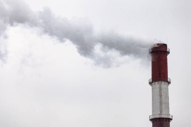 Kirlenme atmosferin ısı borusu duman tarafından.