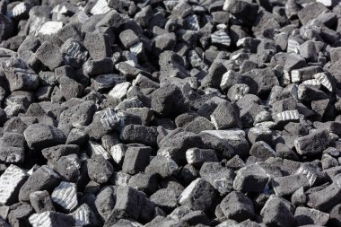 Güneşli bir günde serpilen gri bir leke