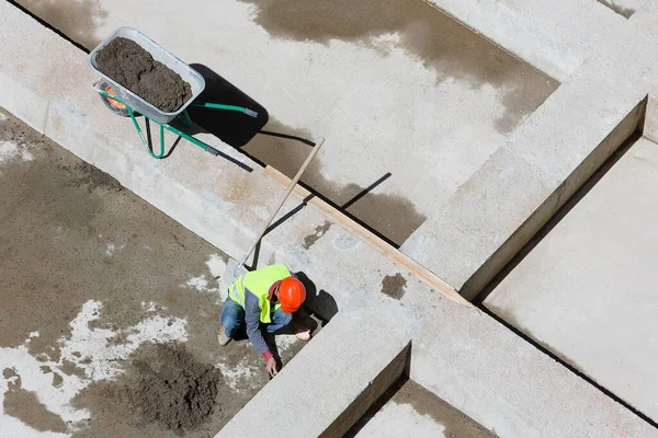 Uniformed Workers Clean Sand Construction Site Top View — Stock Photo, Image