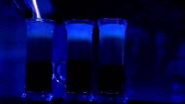 Kokteyl hazırlama çubuğundaki Sayaç.