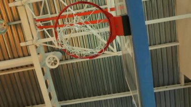 Basket topuyla vurmak