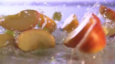 Üzüm ve suya düşen elma