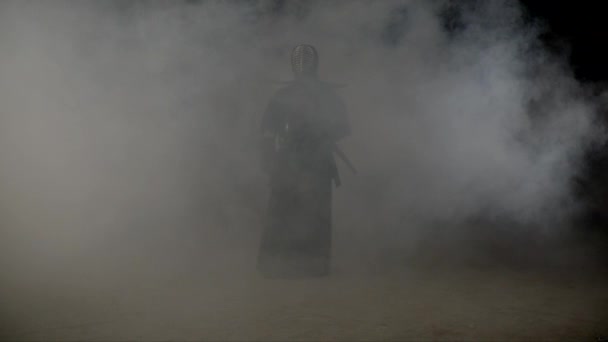 Kendo savaşçı mücadele saldırı ağır çekimde gösterir — Stok video