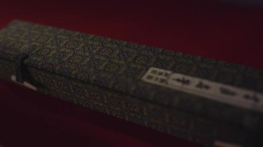 Kutusu ve painbrush bir hat yakın çekim makro için