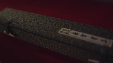 Kutusu ve painbrush bir hat yakın çekim makro için