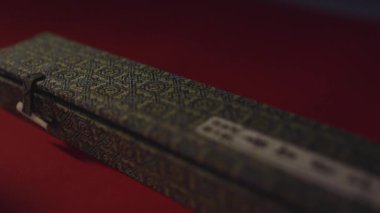 Kutusu ve painbrush bir hat yakın çekim makro için