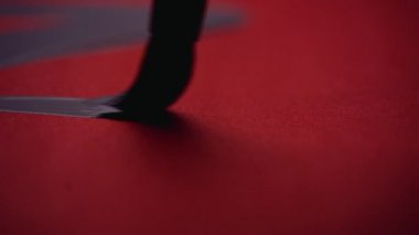 Çin kaligrafi. Kırmızı kağıda yazı