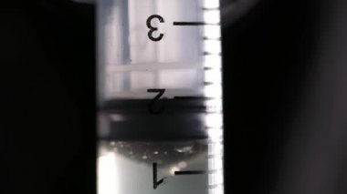 Bize bir şırınga sıvı ve hava kabarcıkları ile doldurma.