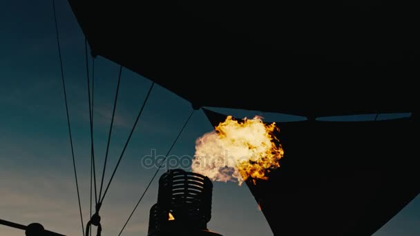 Hot Air Balloon Fire Bursts — Stock Video