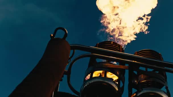 Ballon à air chaud. Éclats d'incendie .