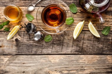 Siyah çay limon ve nane