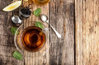 Siyah çay limon ve nane