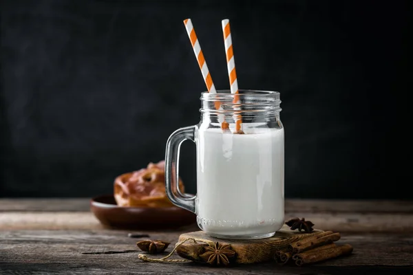 Yogurt with baked apple — Stock Photo, Image