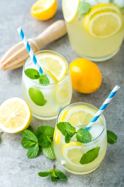 Lemonade Mojito Cocktail Lemon Mint Cold Refreshing Drink Beverage — Stock Photo, Image