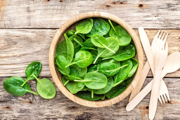 Hojas Espinaca Bebé Fresco Tazón Sobre Fondo Madera — Foto de Stock