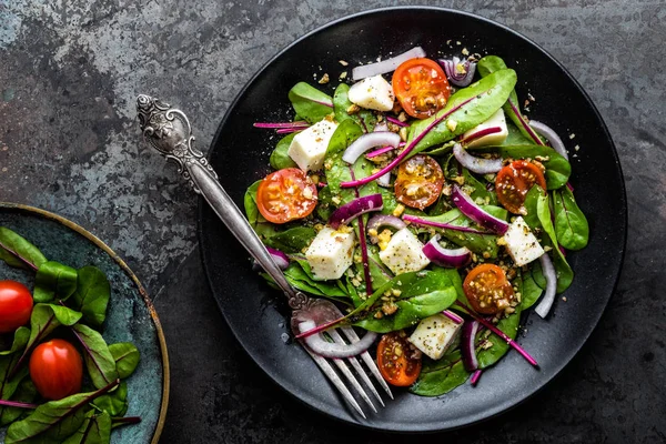 Chard Ceviz Yumuşak Peynir Soğan Yağ Ile Besleyici Basit Salata — Stok fotoğraf