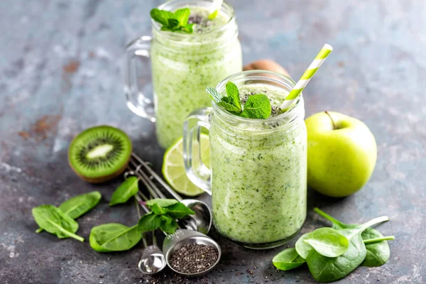 Batido Verde Con Espinacas Manzana Kiwi Lima Semillas Chía Alimentación —  Fotos de Stock