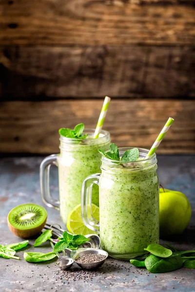 Batido Verde Con Espinacas Manzana Kiwi Lima Semillas Chía Alimentación —  Fotos de Stock