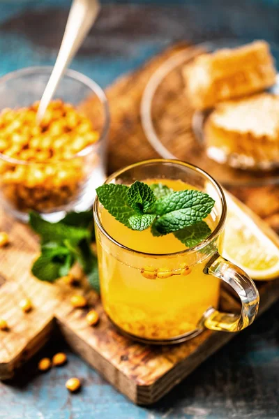 Homoktövis Tea Forró Gyógyító Bogyó Ital Téli Őszi Szezonban — Stock Fotó