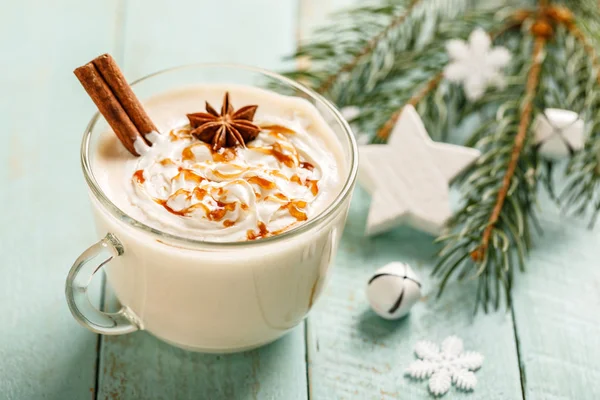 Eggnog Traditional Christmas Drink Spiced Egg Milk Cocktail Cream Caramel — Stock Photo, Image