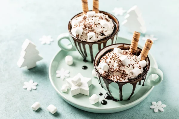 Dessert Festivo Alla Cioccolata Calda Con Panna Montata Gelato — Foto Stock