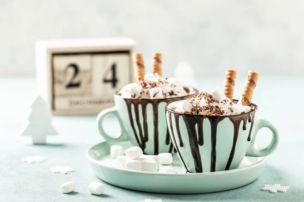 Dessert Festivo Alla Cioccolata Calda Con Panna Montata Gelato — Foto Stock