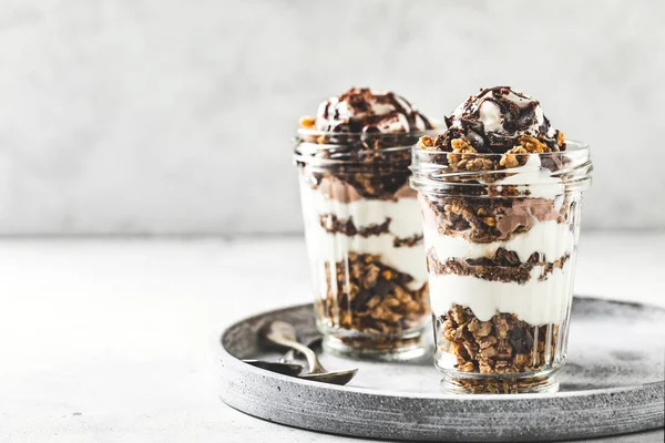 Parfait Allo Yogurt Con Muesli Cioccolato Gelato Dolce Colazione Deliziosa — Foto Stock